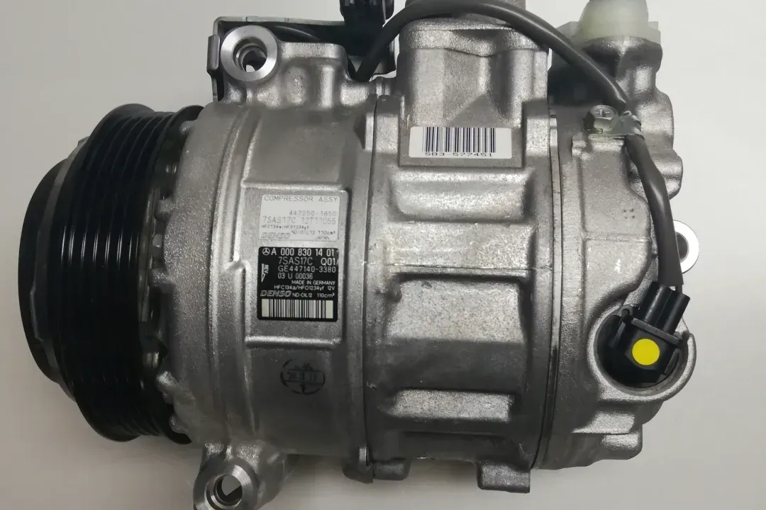 REFRIGERANT COMPRESSOR